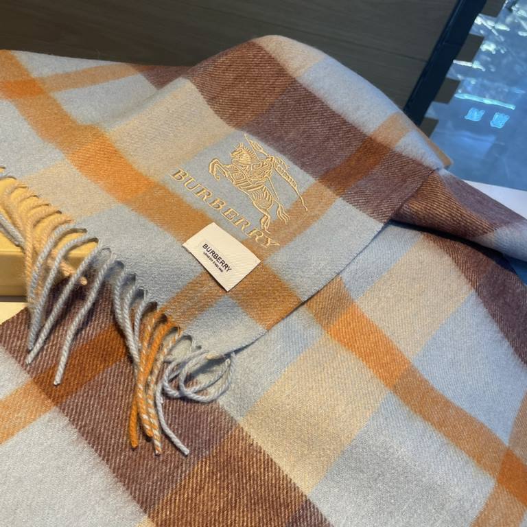 Burberry High-quality imported cashmere scarf shocked on the shelves of the latest overseas counter men and women couples cashmere scarf [Dag War Horse] domestic counters have not been on the shelves from the style to th