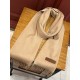 Burberry Couple's Double Sided Cashmere Scarf! Made of fine cashmere from the Mongolian plateau! The feel of the hand is full of fine fluff! The price is 100% affordable! The exquisite embroidery craft! Gift to keep thei