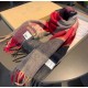 Burberry men's and women's scarves, the style is very masculine, is classic and generous  The fabric used is a guest lamb's wool, delicate softness are very good, very beautiful. The upper body effect is unbeatable good-