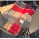 Burberry men's and women's scarves, the style is very masculine, is classic and generous  The fabric used is a guest lamb's wool, delicate softness are very good, very beautiful. The upper body effect is unbeatable good-