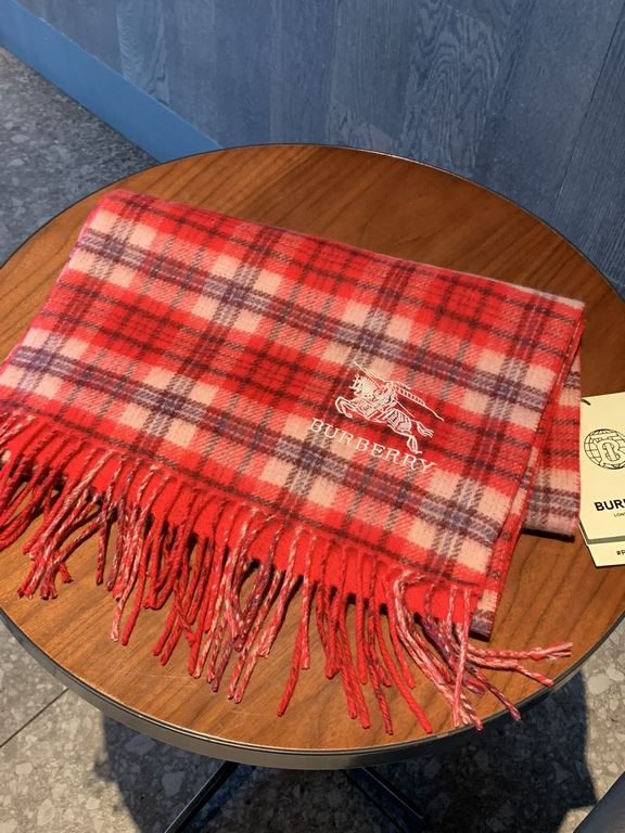 Burberry burberry counter grade classic cashmere plaid scarf! The true fragrance series must be recommended! Counter the latest quality, the current counter are replaced with pure handmade four corners sewing white label