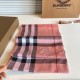 Burberry Burberry classic counter models, counter synchronization cashmere plaid square scarf spot seconds closet essential classic models VIP recommended!!!! Early fall classic barber cashmere barber square scarf Soft t