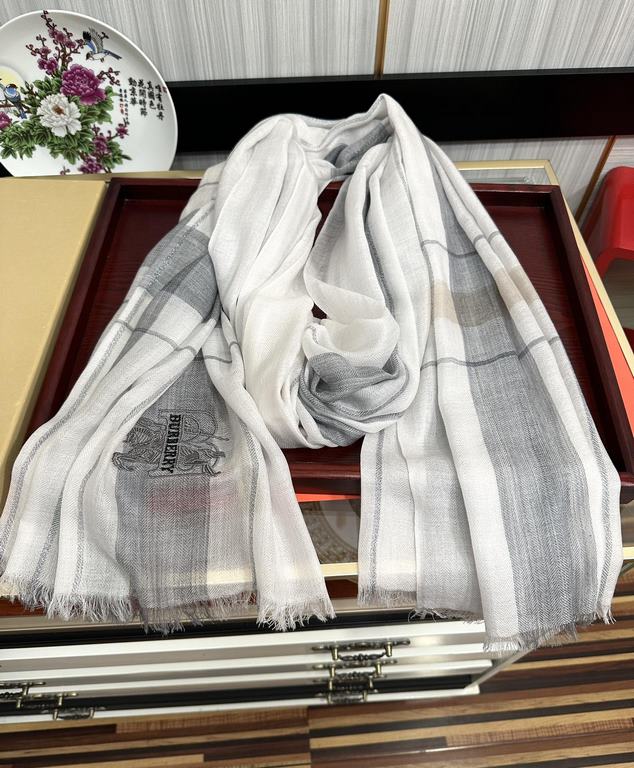 Price on the new   Ba Baoli   heavy recommended   too beautiful   hot N years of plaid, everyone likes   when the hipsters have several Ba family scarves in the closet,   a change of scarf is enough to give you a refresh