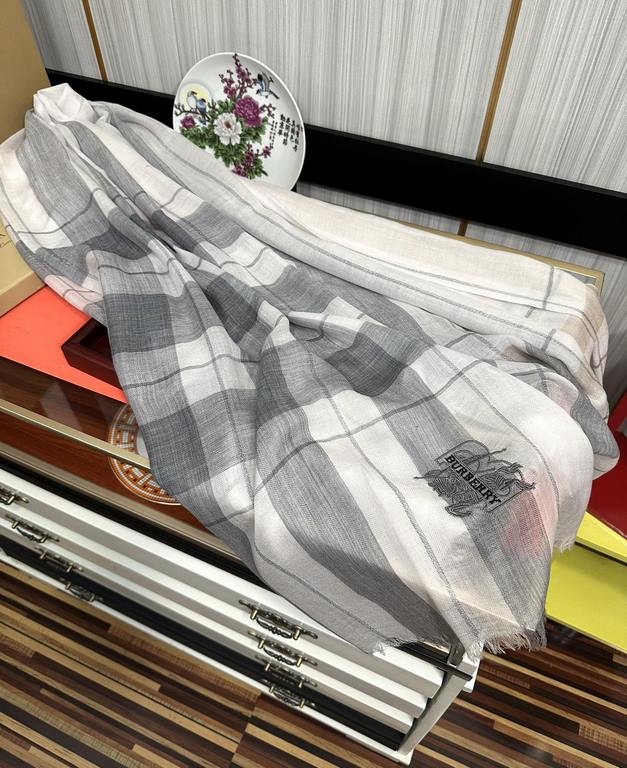 Price on the new   Ba Baoli   heavy recommended   too beautiful   hot N years of plaid, everyone likes   when the hipsters have several Ba family scarves in the closet,   a change of scarf is enough to give you a refresh