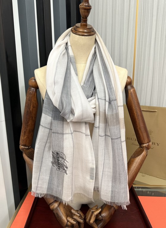 Price on the new   Ba Baoli   heavy recommended   too beautiful   hot N years of plaid, everyone likes   when the hipsters have several Ba family scarves in the closet,   a change of scarf is enough to give you a refresh