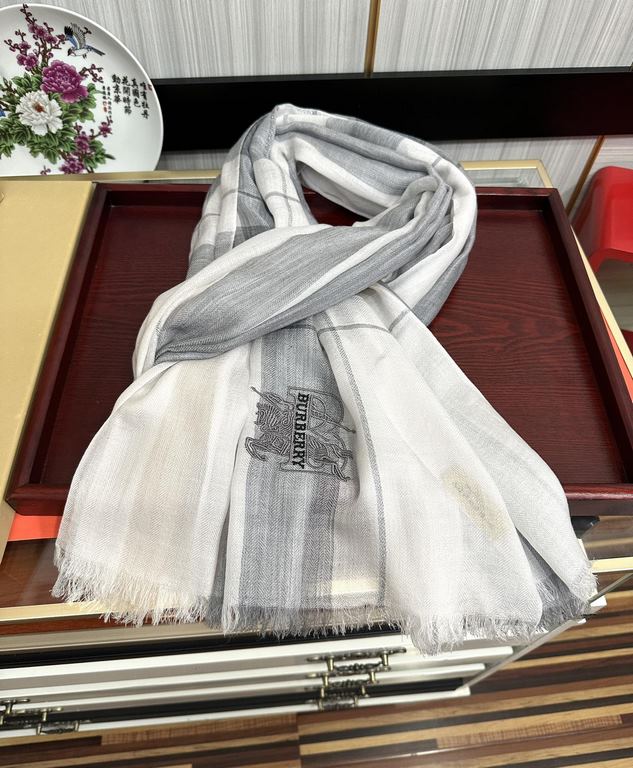 Price on the new   Ba Baoli   heavy recommended   too beautiful   hot N years of plaid, everyone likes   when the hipsters have several Ba family scarves in the closet,   a change of scarf is enough to give you a refresh