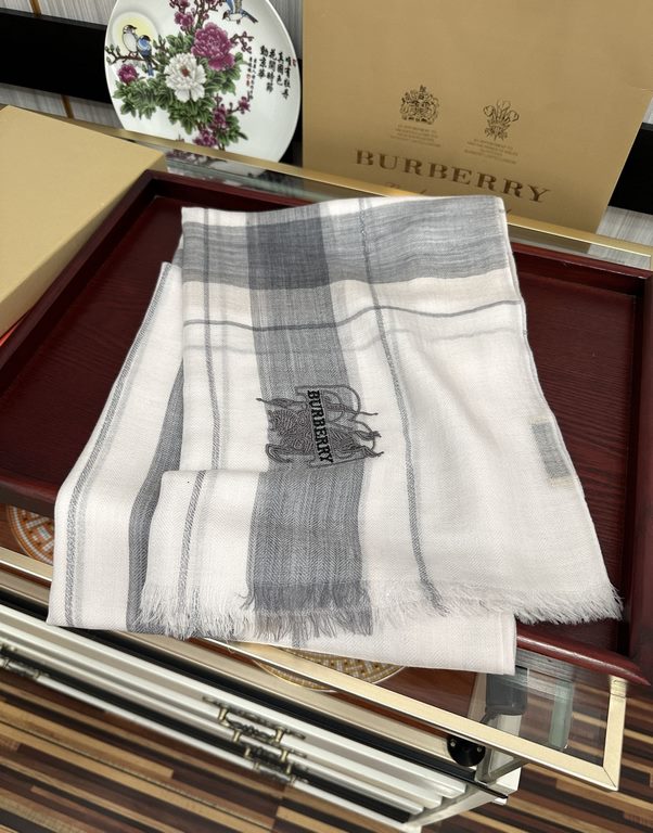 Price on the new   Ba Baoli   heavy recommended   too beautiful   hot N years of plaid, everyone likes   when the hipsters have several Ba family scarves in the closet,   a change of scarf is enough to give you a refresh