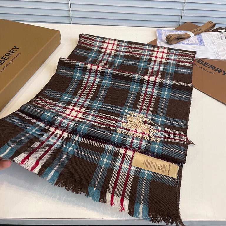 Explosive models on the new     Babouli exclusive cattle goods   High-end quality   This boutique is on the market and its rare, cashmere striped plaid scarf, really ultra-pole high-end goods   Only this big brand will h