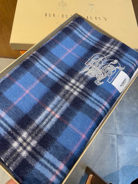 The Burberry Bur cashmere plaid looks crazy good, so stylish and glamorous!!!! Very svelte and stylish fallwinter piece! Really like it, very Classical men's design. Men's stuff less and more! ! 100% cashmere, the feel i