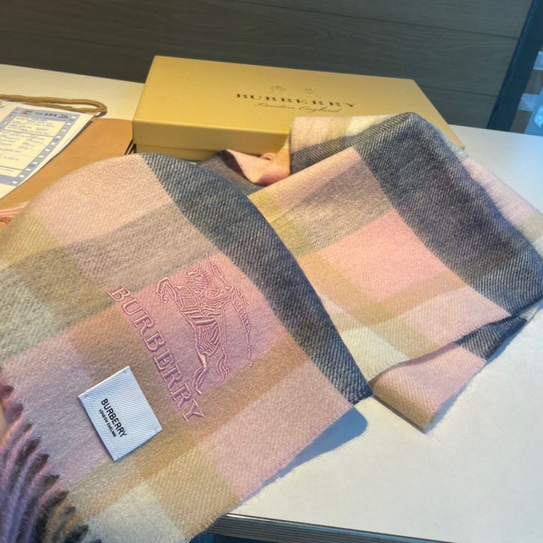 Burberry High-quality imported cashmere scarf shocked on the shelves of the latest overseas counter men and women couples cashmere scarf [Dag War Horse] domestic counters have not been on the shelves from the style to th