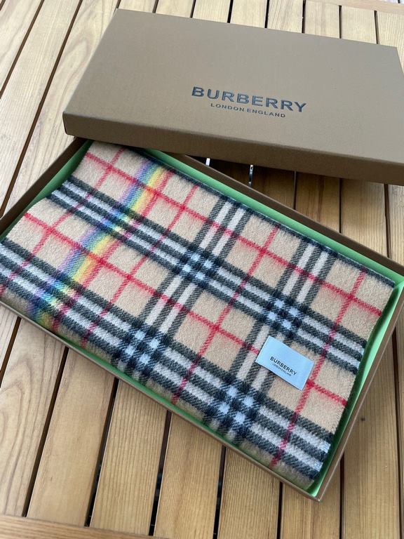 Classic heavy attack    Burberry Burberry Scottish rainbow high-end pure cashmere sense of texture scarf   key to this this kind of simple design is very versatile, can be matched with casual jackets can also be matched 