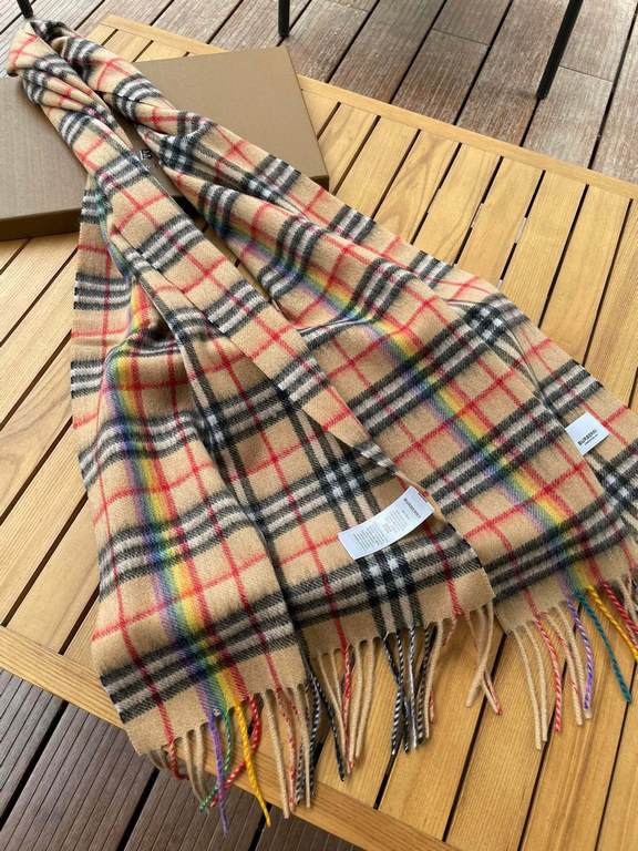 Classic heavy attack    Burberry Burberry Scottish rainbow high-end pure cashmere sense of texture scarf   key to this this kind of simple design is very versatile, can be matched with casual jackets can also be matched 