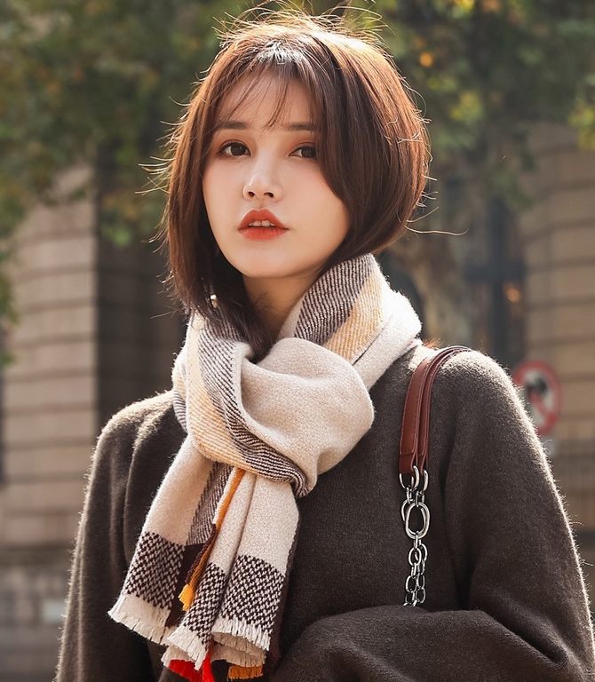 Matching tool  There is a kind of scarf is called casually scarf are fashionable  Bur fall and winter with easy to collide with a sense of seniority  Intellectual and foreign color weaving plaid scarf, color weaving proc