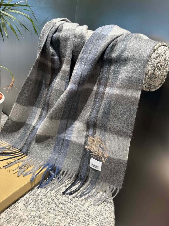 Barberry [Men's and Women's Scarves] Rage to keep for yourself, a rare high-end men's model! Family benefits! Burberry very positive men's scarf ~ fabric big love, very soft and delicate comfortable, light water ripple! 