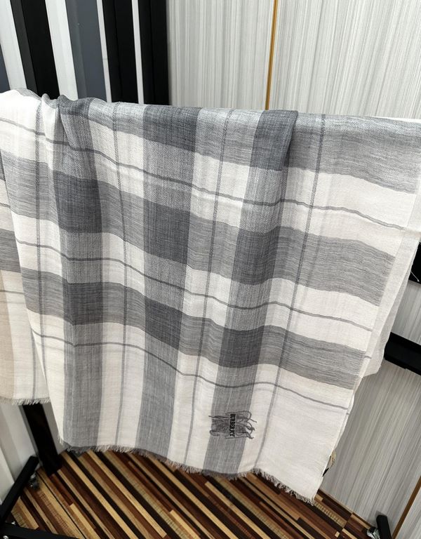 New   Ba Baoli   heavy recommended   too beautiful   hot N years of plaid, everyone likes   when the hipsters have several Ba family scarves in the closet,   a change of scarf is enough to give you a refreshing feeling. 