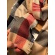 Bu. Boberly's most classic plaid model ~ grain clear fabric is excellent Nepalese cashmere raw materials. The touch is soft and delicate like a baby's skin. Scarf four sides scattered whiskers dynamic and energetic! On t