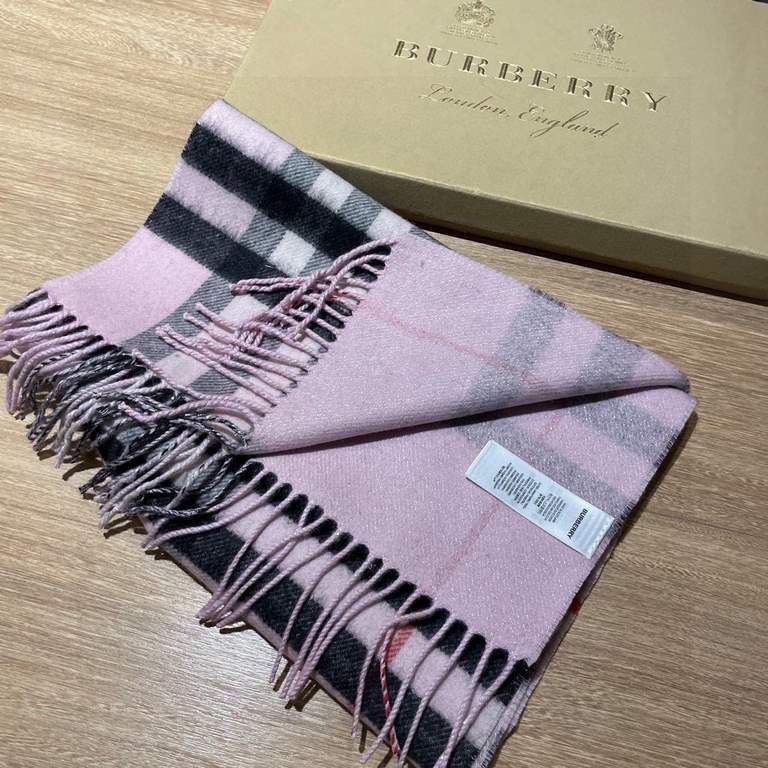 Couple models Burberry new models     Super quality and versatile models,   Absolutely good quality to the burst of value   latest export    men and women cashmere scarves. Feeling delicate degree is very good   key to t