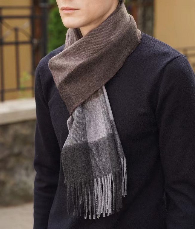 Burberry latest men's two-color pure cashmere scarf   our men's scarf and buy and cherish ~~~ men's models are really few and far between, only a few models a year, are export orders so it is more difficult to meet. Men'