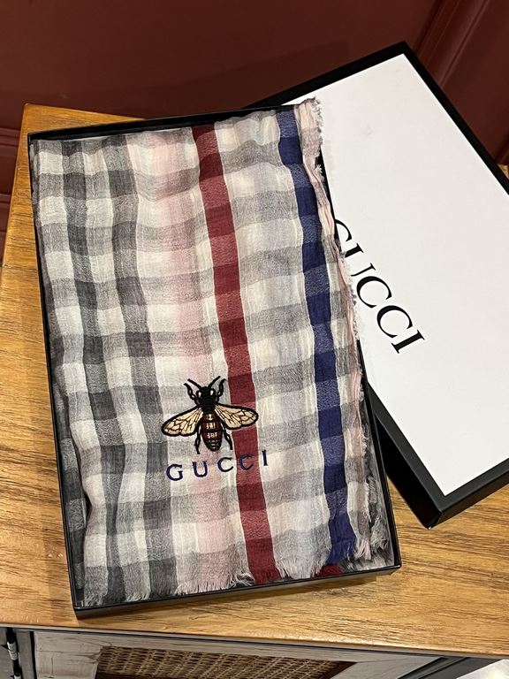 GUCCI latest color system.Really very high-end low-key luxury, very delicate and aesthetic design, such as pearl-like elegant temperament   from the women will love Burberry Again, beauty out of the sky ah    comes with 