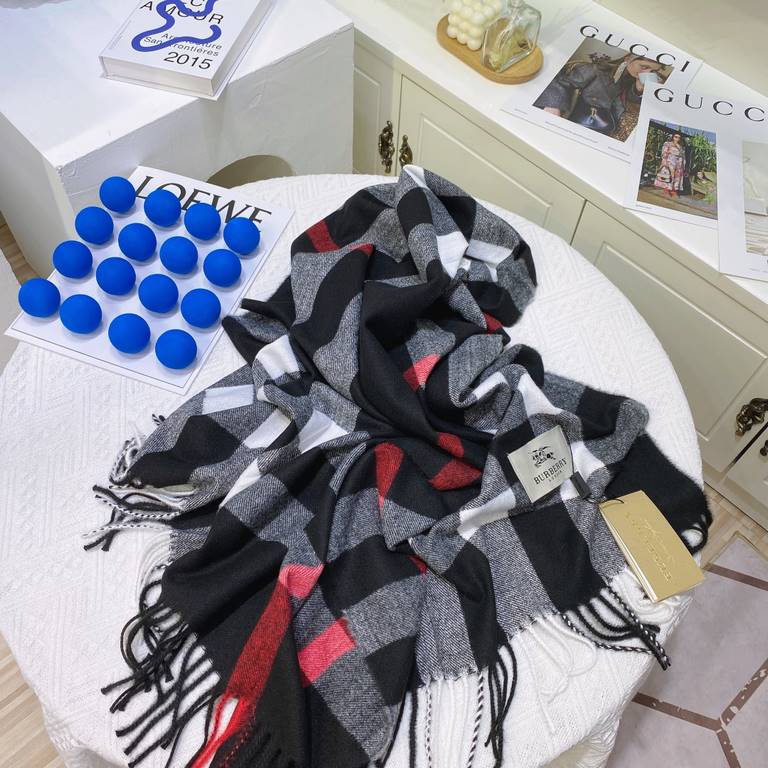 Burberry Classic Wide Plaid Burberry Blend Large Size Shawl Classic Plaid Shawl Ba baby's British style is permeated with a sense of royalty, elegant temperament to instantly enhance the degree of self-confidence! Plaid 