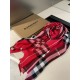 Heavyweight recommended   [top foreign single]   fire N years of the classic grid, when the trend of people have several Burberry scarves in the closet, a small scarf its role can not be underestimated, it is absolutely 