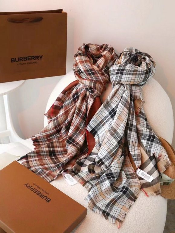 BurBerry.BurBerry Simple, simple, as always, exclusive style! Simple and advanced Modern chic and vintage tone just blend together perfectly, so nice!!!! This one is really super unbeatable looking! Really love how versa