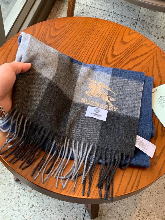 Price Burberry latest men's two-color pure cashmere scarf   our men's scarf and buy and cherish ~~~ men's models are really very few, only a few models a year, are export orders so it is more difficult to meet. Men's stu