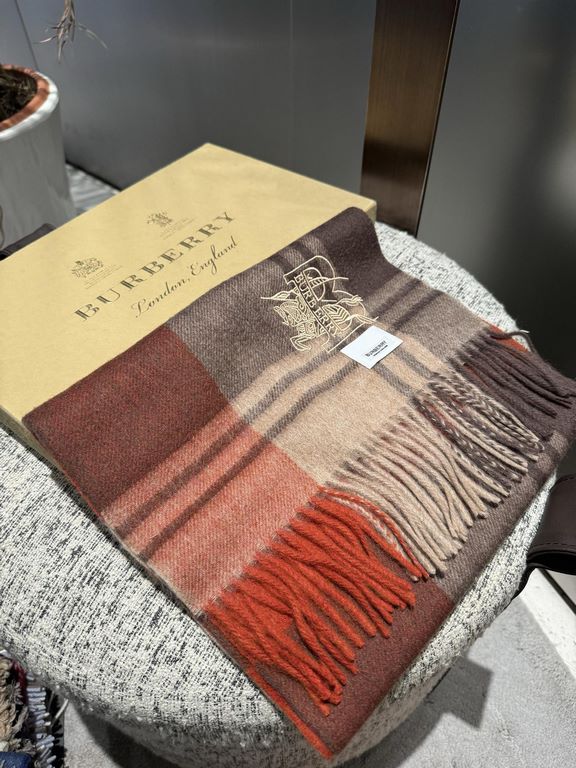 Barberry [Men's and Women's Scarves] Rage to keep for yourself, a rare high-end men's model! Family benefits! Burberry very positive men's scarf ~ fabric big love, very soft and delicate comfortable, light water ripple! 