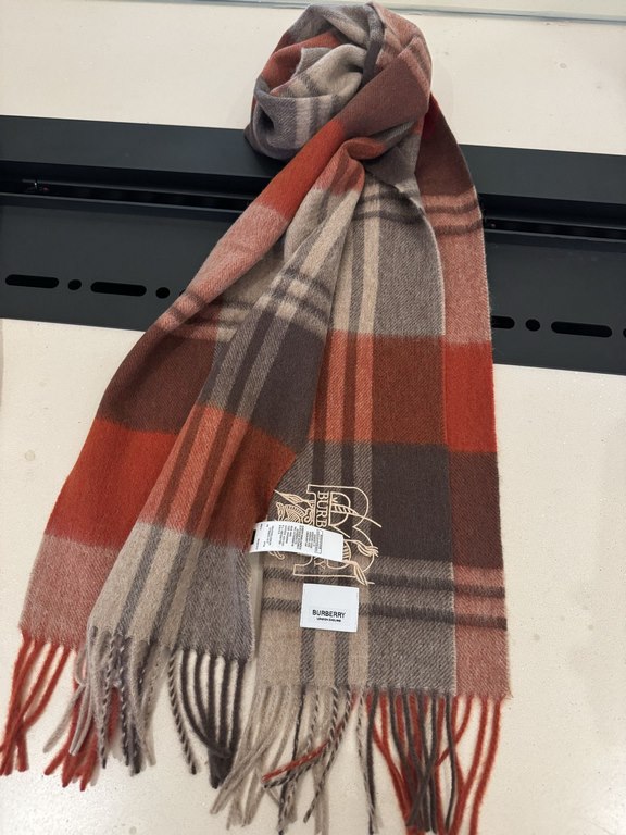 Barberry [Men's and Women's Scarves] Rage to keep for yourself, a rare high-end men's model! Family benefits! Burberry very positive men's scarf ~ fabric big love, very soft and delicate comfortable, light water ripple! 