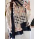 Will glow shiny scarf Burberry long scarf Dynamic and elegant urban styling accessories, soft touch. Classic Burberry floral pattern with plaid print, exquisite and gorgeous modeling embellishment, beautiful to the extre