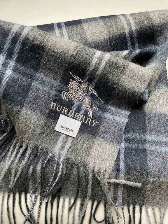 Burberry Bur unisex cashmere plaid looks crazy good, so stylish and glamorous!!!! Very svelte and stylish fallwinter piece! Really love it, very Classical k style design. 100% cashmere, feel really absolute! Forward and 