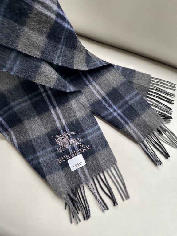 Burberry Bur unisex cashmere plaid looks crazy good, so stylish and glamorous!!!! Very svelte and stylish fallwinter piece! Really love it, very Classical k style design. 100% cashmere, feel really absolute! Forward and 