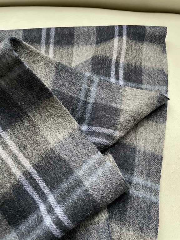 Burberry Bur unisex cashmere plaid looks crazy good, so stylish and glamorous!!!! Very svelte and stylish fallwinter piece! Really love it, very Classical k style design. 100% cashmere, feel really absolute! Forward and 