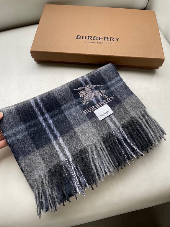 Burberry Bur unisex cashmere plaid looks crazy good, so stylish and glamorous!!!! Very svelte and stylish fallwinter piece! Really love it, very Classical k style design. 100% cashmere, feel really absolute! Forward and 