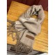 Burberry Couple's Double Sided Cashmere Scarf! Made of fine cashmere from the Mongolian plateau! The feel of the hand is full of fine fluff! The price is 100% affordable! The exquisite embroidery craft! Gift to keep thei