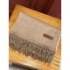 Burberry Couple's Double Sided Cashmere Scarf! Made of fine cashmere from the Mongolian plateau! The feel of the hand is full of fine fluff! The price is 100% affordable! The exquisite embroidery craft! Gift to keep thei