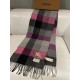 Barberry's newest plaid men's and women's welfare models   The classic plaid blended velvet scarf of the hallowed royalty Barba's War Horse  Exclusive Channel Goods bulingbuling collection! Hand one! Give a good gift for