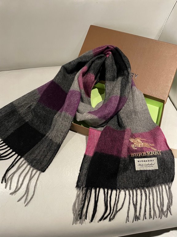 Barberry's newest plaid men's and women's welfare models   The classic plaid blended velvet scarf of the hallowed royalty Barba's War Horse  Exclusive Channel Goods bulingbuling collection! Hand one! Give a good gift for