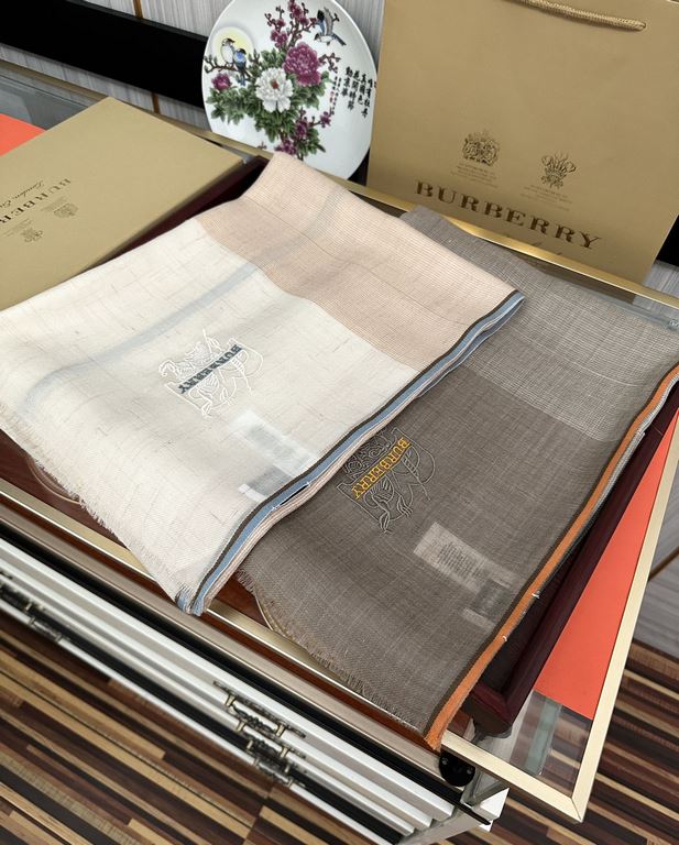 Burberry   heavy recommended   too beautiful  , everyone likes   when the hipsters have several Ba family scarves in the closet,   change a scarf is enough to make you have a new look and feel. High-end quality, differen