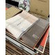 Burberry   heavy recommended   too beautiful  , everyone likes   when the hipsters have several Ba family scarves in the closet,   change a scarf is enough to make you have a new look and feel. High-end quality, differen