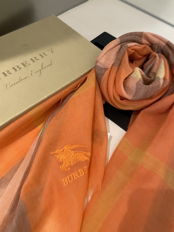 P Burberry genuine series goods exclusively for flagship store vip      top Scotland imported cashmere   incomparable noble elegance Intellectual style   concise atmospheric design   absolutely not Fancy style Ring velve