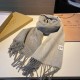 Burberry Couple's Double Sided Cashmere Scarf! Made of fine cashmere from the Mongolian plateau! The feel of the hand is full of fine fluff! The price is 100% affordable! The exquisite embroidery craft! Gift to keep thei