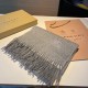 Burberry Couple's Double Sided Cashmere Scarf! Made of fine cashmere from the Mongolian plateau! The feel of the hand is full of fine fluff! The price is 100% affordable! The exquisite embroidery craft! Gift to keep thei