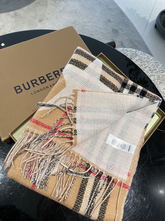 Burberry's Italian-made scarf is crafted from a soft wool-cashmere blend for superior tactility and warmth. Decorated with the exclusive Thomas Burberry logo and decorated with stars and hearts.205 x 40cm