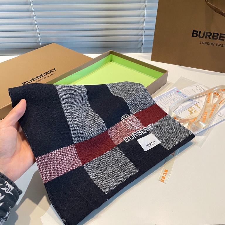 vi  recommended  Barberry 2022 counter the latest models Tb scarf [top cashmere scarf]   burst models Oh    physical genuinely beautiful   knitted scarf with a fine logo embroidery     the entire scarf color collocation 