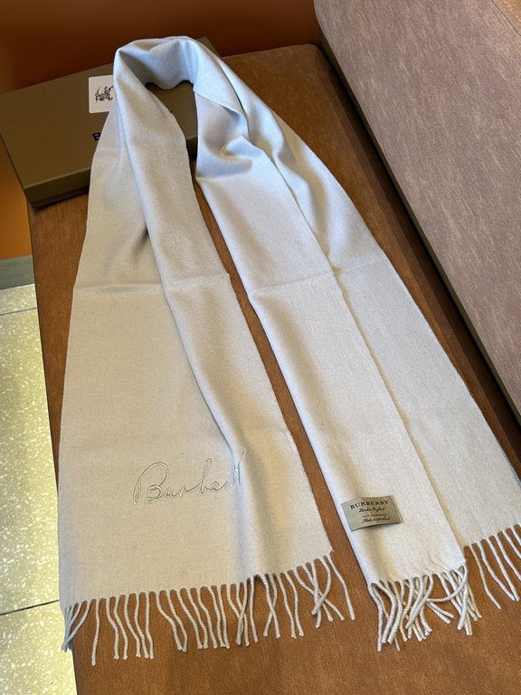 Burberry original single   [Albas purebred cashmere gives her soft life and noble identity . Leaving aside the brand itself first introduced the raw materials every year in the spring collection of Albas purebred cashmer