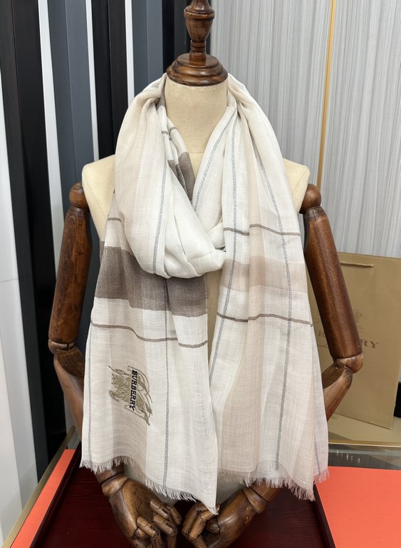 Price on the new   Ba Baoli   heavy recommended   too beautiful   hot N years of plaid, everyone likes   when the hipsters have several Ba family scarves in the closet,   a change of scarf is enough to give you a refresh