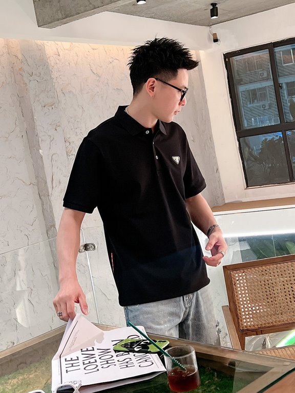 PRAD Prada 2023ss Classic Fashion Lapel Polo Shirt Short Sleeve Trading company channel orders, the official website synchronization on sale, in the overall style is still a continuation of the classical romantic Mediter