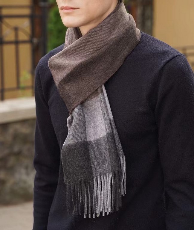 Burberry latest men's two-color pure cashmere scarf   our men's scarf and buy and cherish ~~~ men's models are really few and far between, only a few models a year, are export orders so it is more difficult to meet. Men'