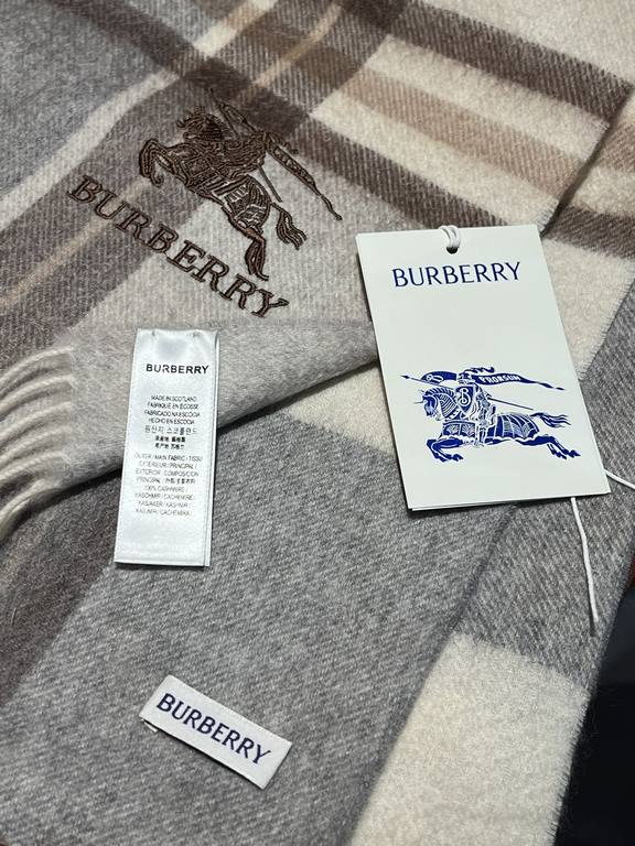 Price   heavy recommended   Burberry New - couple models cashmere scarf   perfect selection of superior cashmere fibers, time-consuming and labor-intensive, and then soaked in clear spring water polyester, so that cashme